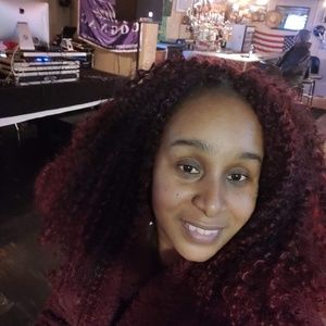 Meet your Posher, Kisia